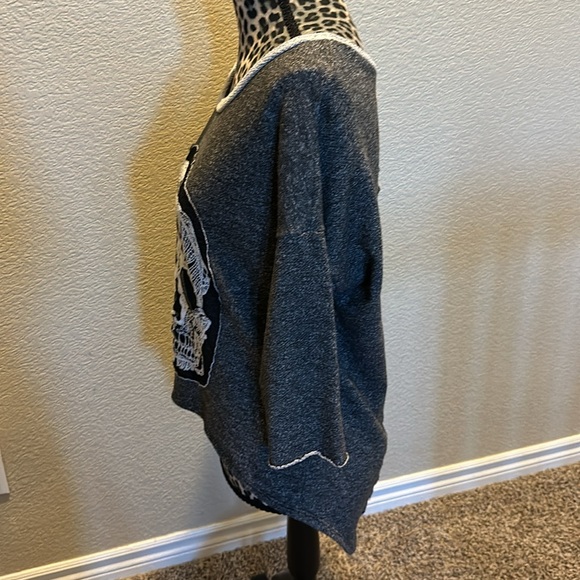 Skull sweatshirt, embroidery detail, no tag for size, M/L - Picture 4 of 7